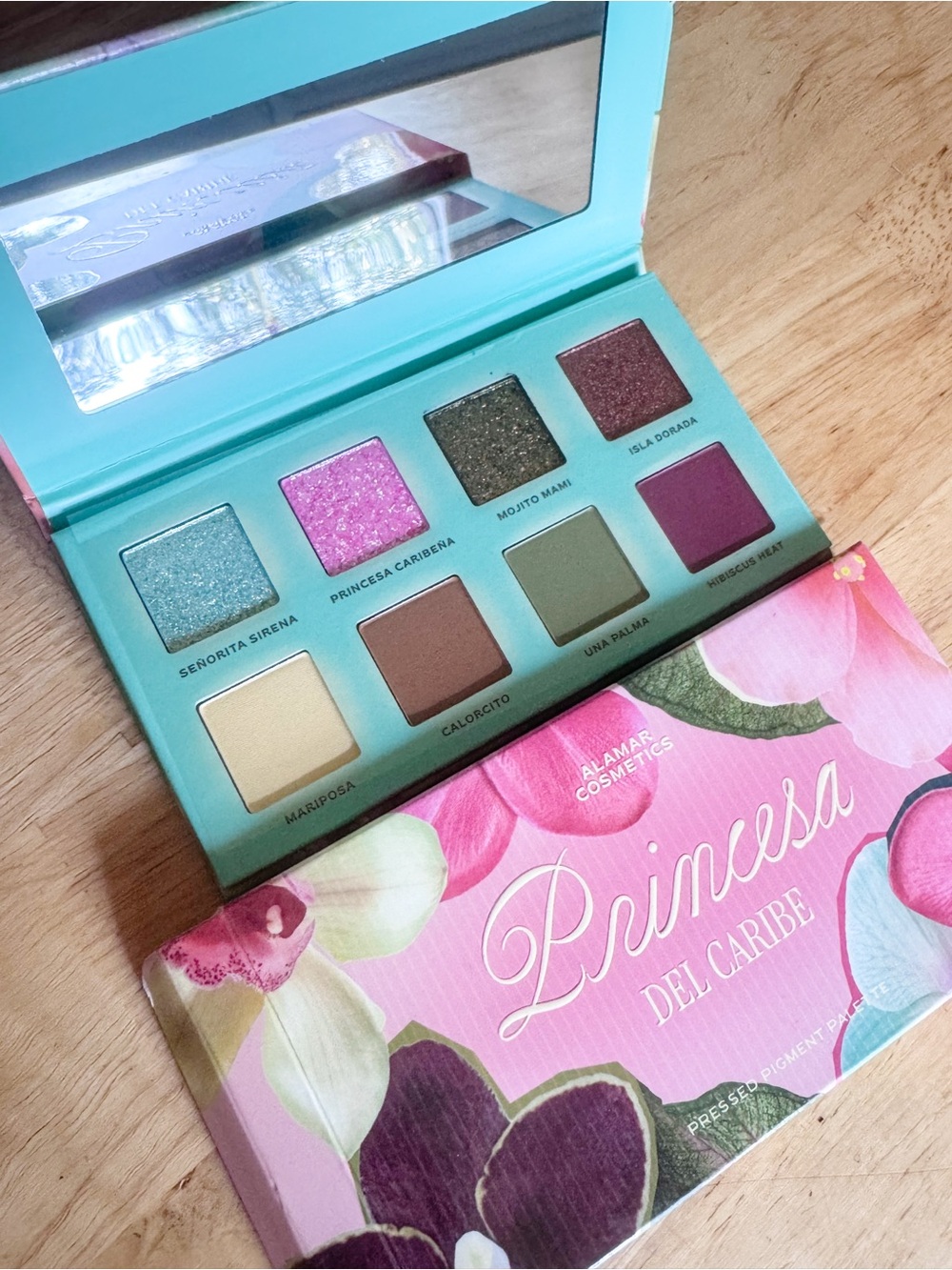 Alamar Cosmetics • Pressed Pigment Palette